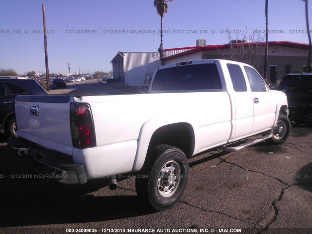 1GCHC29U94E290923 - 2004 CHEVROLET SILVERADO C2500 HEAVY DUTY WHITE photo 4