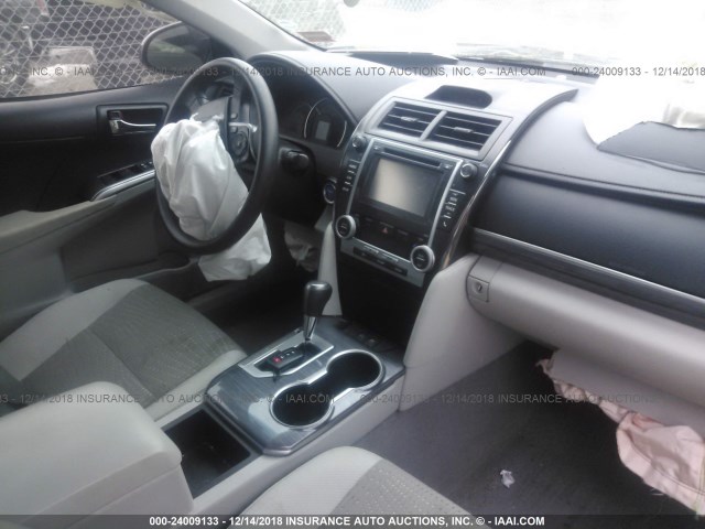 4T1BD1FK4EU134369 - 2014 TOYOTA CAMRY HYBRID/LE/XLE 黑色 照片 5