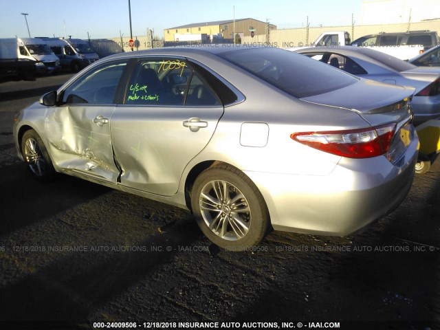 4T1BF1FK4GU187442 - 2016 TOYOTA CAMRY LE/XLE/SE/XSE SILVER photo 3