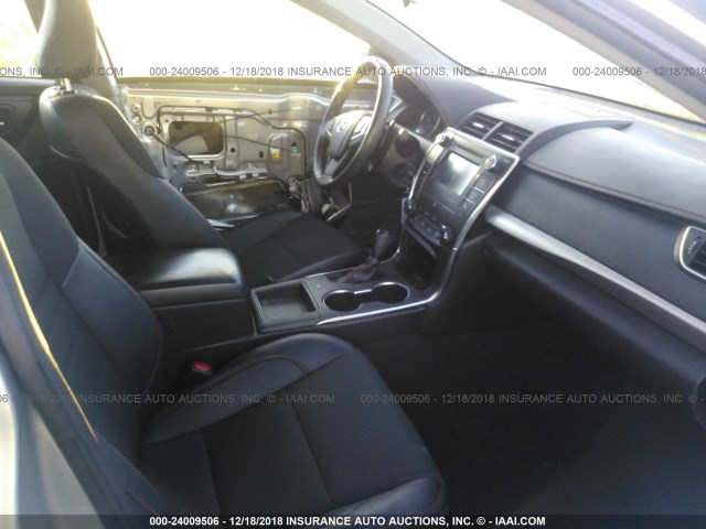 4T1BF1FK4GU187442 - 2016 TOYOTA CAMRY LE/XLE/SE/XSE SILVER photo 5