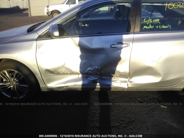 4T1BF1FK4GU187442 - 2016 TOYOTA CAMRY LE/XLE/SE/XSE SILVER photo 6