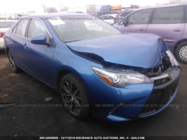 4T1BF1FK3HU774815 - 2017 TOYOTA CAMRY LE/XLE/SE/XSE BLUE photo 1