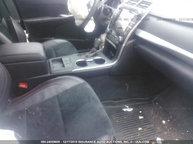 4T1BF1FK3HU774815 - 2017 TOYOTA CAMRY LE/XLE/SE/XSE BLUE photo 5