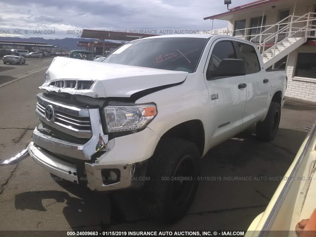 5TFEW5F18GX195493 - 2016 TOYOTA TUNDRA CREWMAX SR5 WHITE photo 2