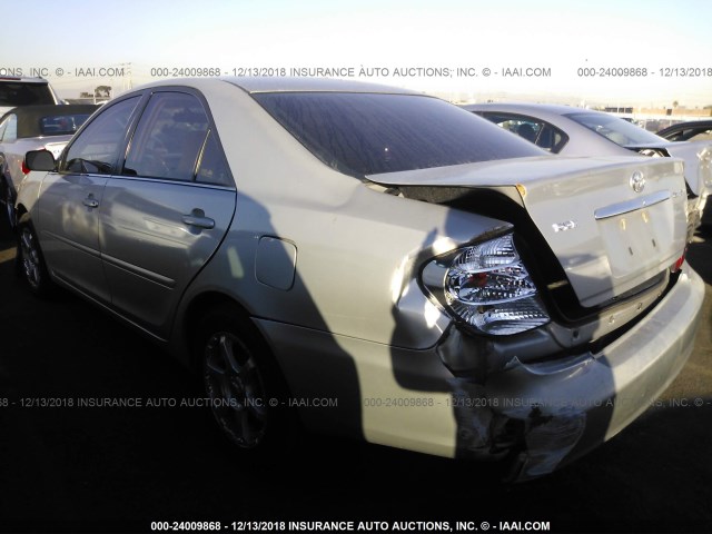 4T1BE32K13U732611 - 2003 TOYOTA CAMRY LE/XLE/SE SILVER photo 3