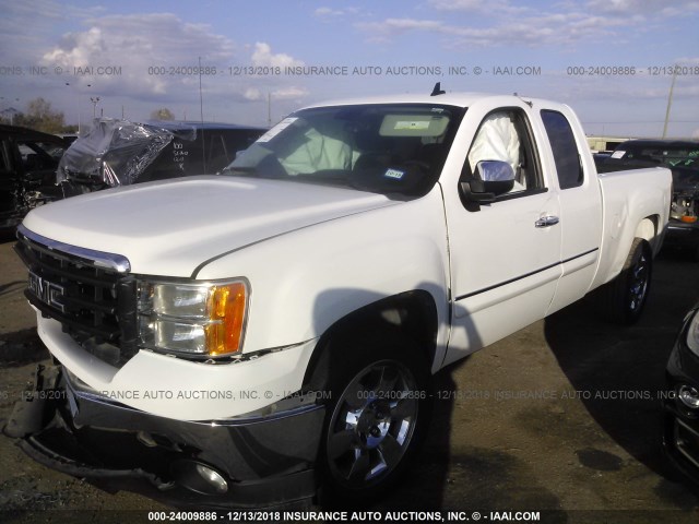 1GTR1VE02BZ441329 - 2011 GMC SIERRA C1500 SLE WHITE photo 2