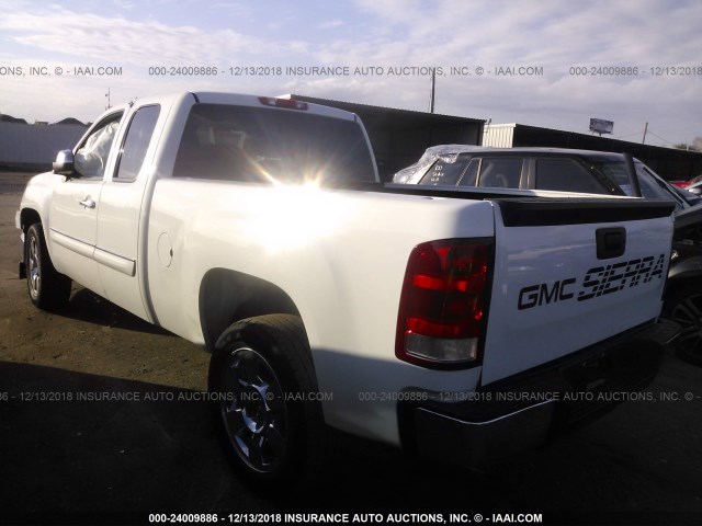 1GTR1VE02BZ441329 - 2011 GMC SIERRA C1500 SLE WHITE photo 3