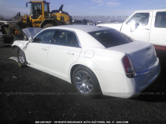 2C3CCAAGXDH588713 - 2013 CHRYSLER 300 WHITE photo 3