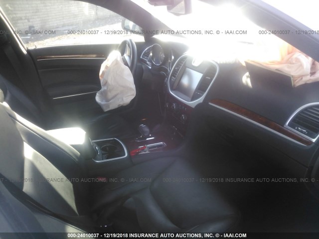 2C3CCAAGXDH588713 - 2013 CHRYSLER 300 WHITE photo 5