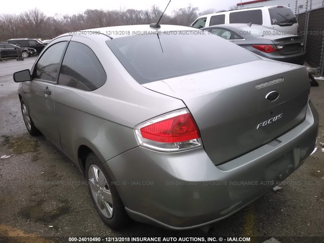 1FAHP32N78W279261 - 2008 FORD FOCUS S/SE GRAY photo 3