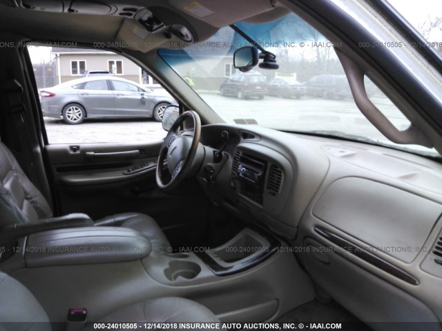 5LMPU28L3WLJ52299 - 1998 LINCOLN NAVIGATOR 白色 照片 5