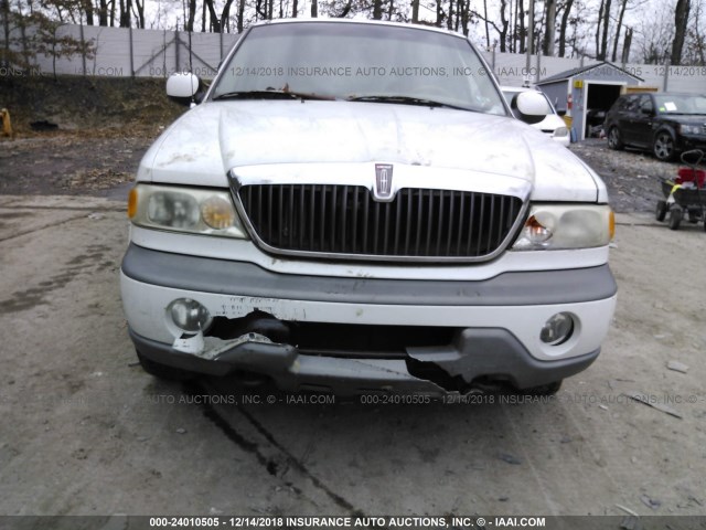 5LMPU28L3WLJ52299 - 1998 LINCOLN NAVIGATOR 白色 照片 6