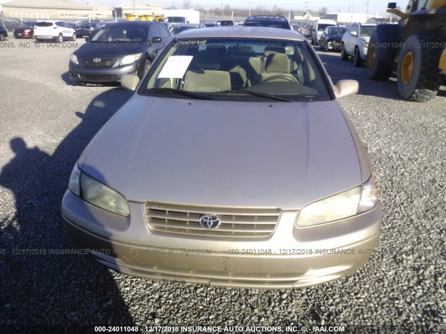 4T1BG22K9WU221527 - 1998 TOYOTA CAMRY CE/LE/XLE GOLD photo 6