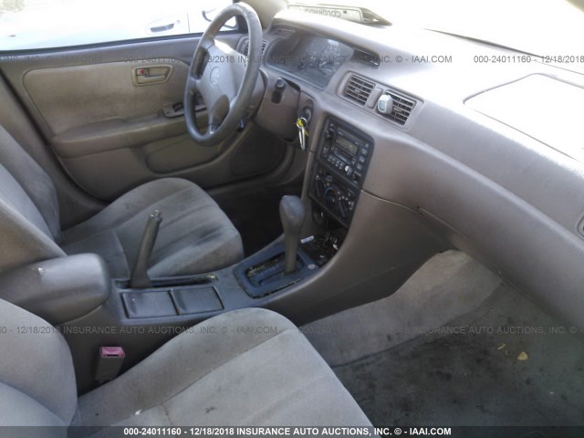 JT2BG28K4X0354192 - 1999 TOYOTA CAMRY LE/XLE GOLD photo 5