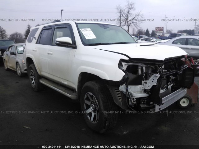 JTEBU5JR7J5546804 - 2018 TOYOTA 4RUNNER SR5 PREM/LTDL/TRAIL/TRD WHITE photo 1