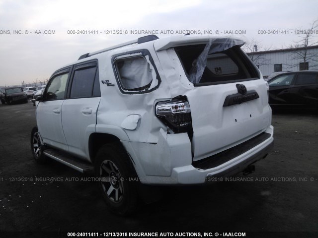 JTEBU5JR7J5546804 - 2018 TOYOTA 4RUNNER SR5 PREM/LTDL/TRAIL/TRD WHITE photo 3