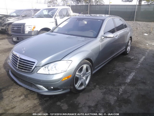 WDDNG71X18A232995 - 2008 MERCEDES-BENZ S 550 GRAY photo 2