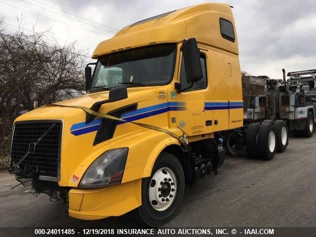 4V4NC9EH0GN938937 - 2016 VOLVO VN Unknown photo 2