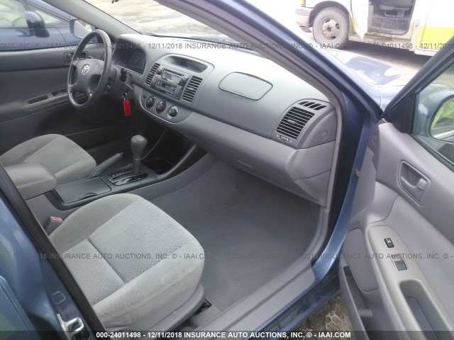 4T1BE32K93U743453 - 2003 TOYOTA CAMRY LE/XLE/SE BLUE photo 5