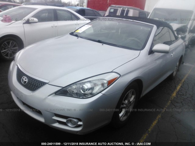 4T1FA38P77U117275 - 2007 TOYOTA CAMRY SOLARA SE/SLE ვერცხლისფერი ფოტო 2