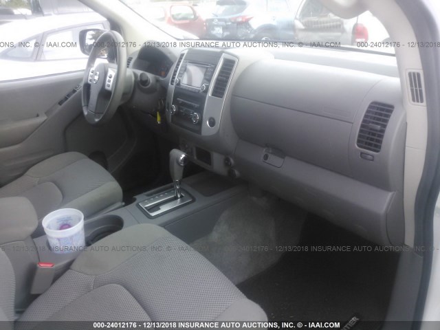 1N6AD0EVXJN737897 - 2018 NISSAN FRONTIER S/SV/SL/PRO-4X WHITE photo 5