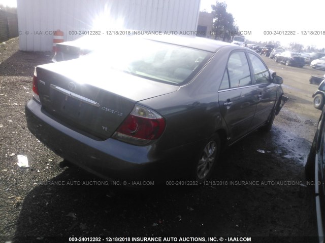 4T1BF30K85U598599 - 2005 TOYOTA CAMRY LE/XLE/SE GRAY photo 4