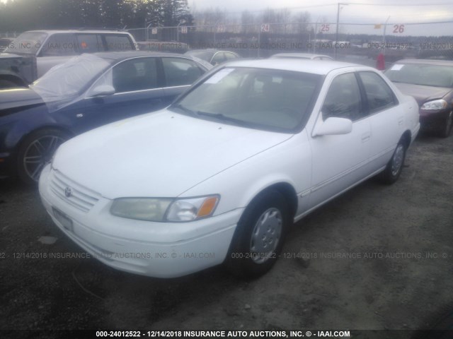 JT2BG22KXW0210640 - 1998 TOYOTA CAMRY CE/LE/XLE WHITE photo 2