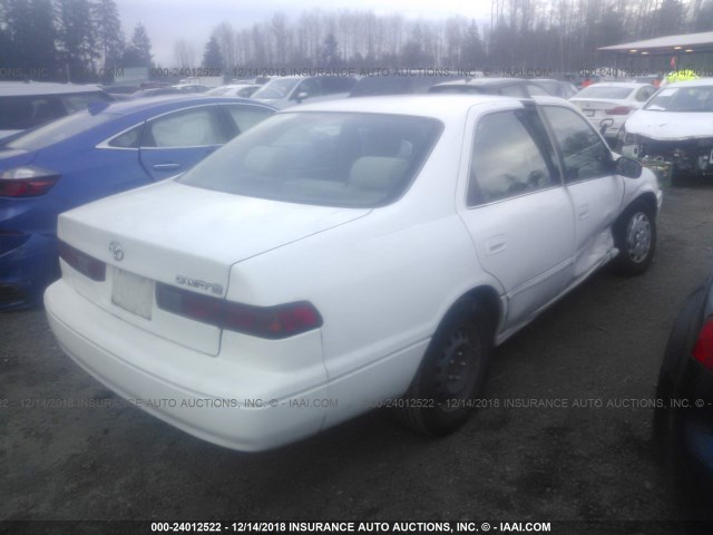 JT2BG22KXW0210640 - 1998 TOYOTA CAMRY CE/LE/XLE WHITE photo 4