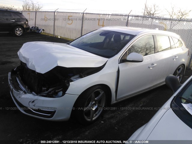 YV1612SK0F1268965 - 2015 VOLVO V60 PREMIER WHITE photo 2