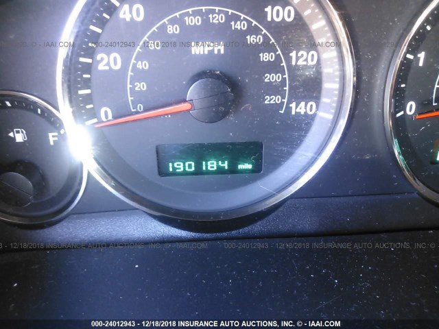 1J8HG48K66C188454 - 2006 JEEP COMMANDER SILVER photo 7