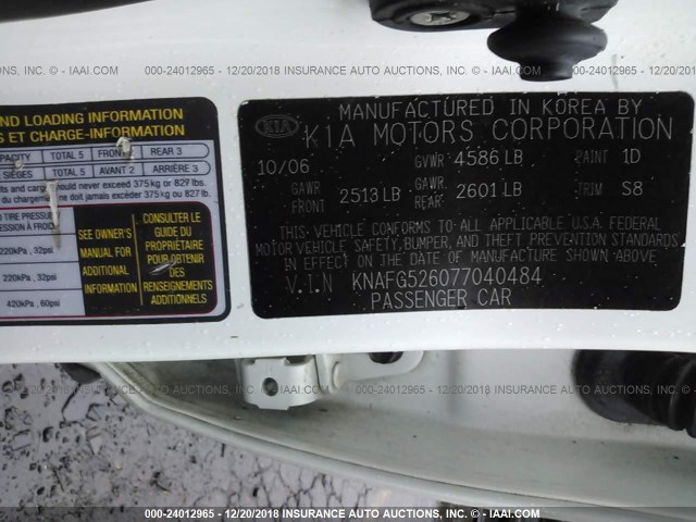 KNAFG526077040484 - 2007 KIA RONDO LX/EX WHITE photo 9