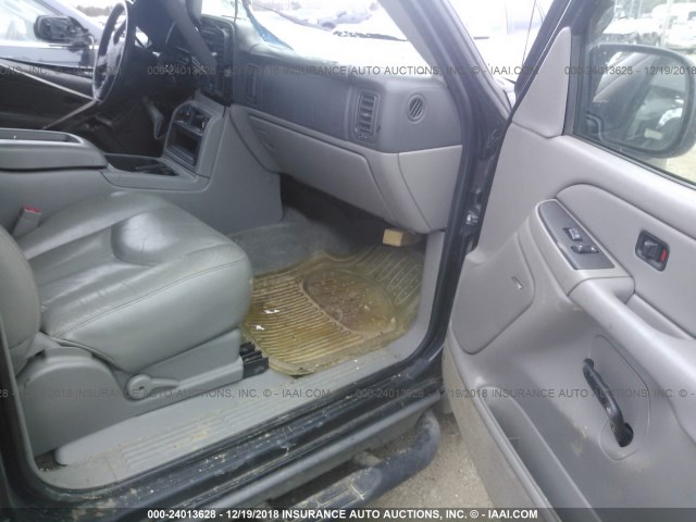1GNEK13Z44R125253 - 2004 CHEVROLET TAHOE K1500 Qara foto 5
