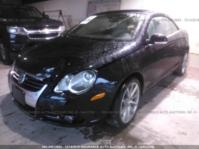 WVWDB71F28V013760 - 2008 VOLKSWAGEN EOS VR6 BLACK photo 2