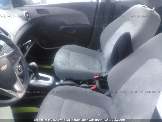 1G1JA5SGXF4141192 - 2015 CHEVROLET SONIC LS 黑色 照片 5