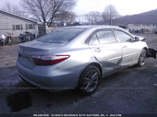 4T1BF1FK7HU268145 - 2017 TOYOTA CAMRY LE/XLE/SE/XSE SILVER photo 4