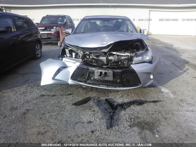 4T1BF1FK7HU268145 - 2017 TOYOTA CAMRY LE/XLE/SE/XSE SILVER photo 6