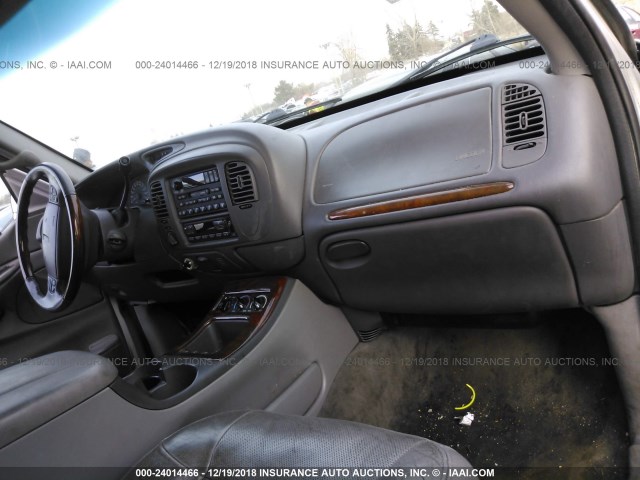 5LMFU28A5YLJ23464 - 2000 LINCOLN NAVIGATOR 银色 照片 5