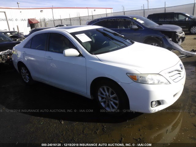4T4BF3EK2BR154709 - 2011 TOYOTA CAMRY SE/LE/XLE 白色 照片 1