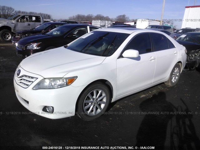 4T4BF3EK2BR154709 - 2011 TOYOTA CAMRY SE/LE/XLE 白色 照片 2