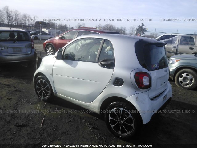 WMEFJ5DA1GK078956 - 2016 SMART FORTWO WHITE photo 3