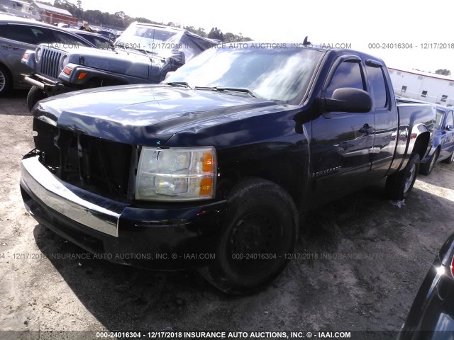 1GCEC19J48Z243669 - 2008 CHEVROLET SILVERADO C1500 BLACK photo 2