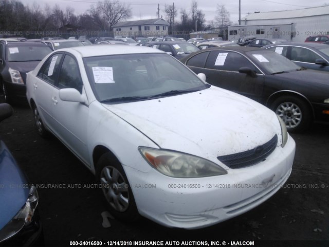 4T1BE32K72U025026 - 2002 TOYOTA CAMRY LE/XLE/SE WHITE photo 1