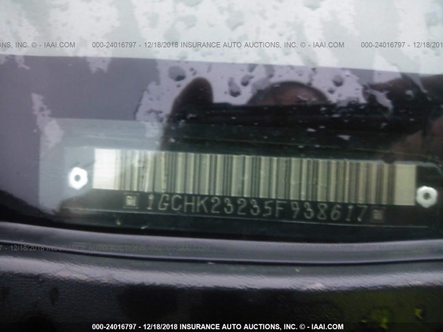1GCHK23235F938617 - 2005 CHEVROLET SILVERADO K2500 HEAVY DUTY BLACK photo 9