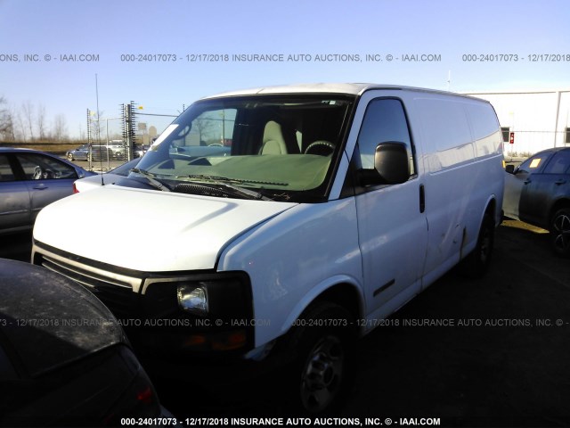 1GTGG25V451252829 - 2005 GMC SAVANA G2500 WHITE photo 2