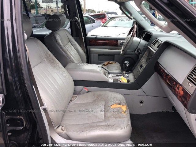 5LMFU27536LJ28860 - 2006 LINCOLN NAVIGATOR Қара фото 5