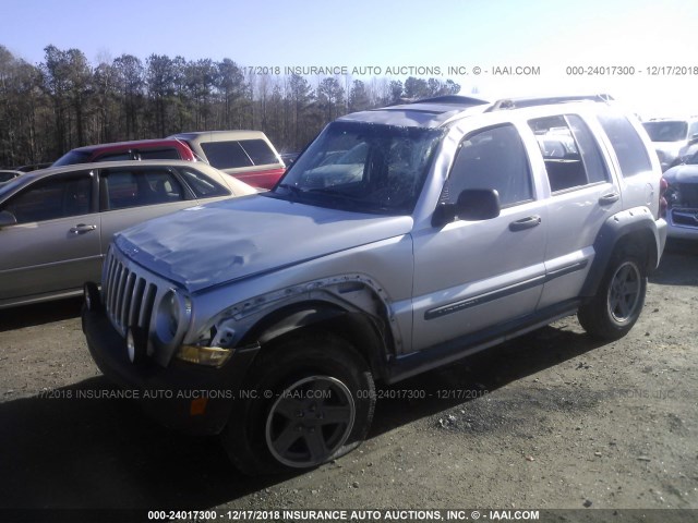 1J4GK38K35W564949 - 2005 JEEP LIBERTY RENEGADE SILVER photo 2