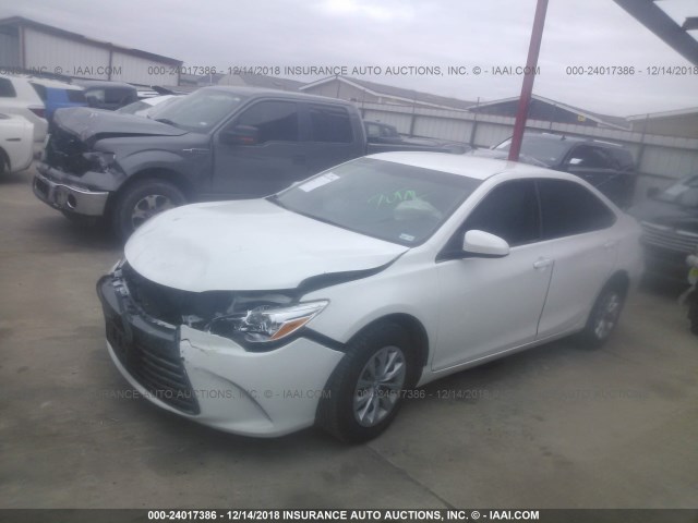 4T1BF1FK9HU726431 - 2017 TOYOTA CAMRY LE/XLE/SE/XSE თეთრი ფოტო 2