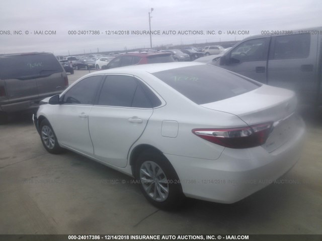 4T1BF1FK9HU726431 - 2017 TOYOTA CAMRY LE/XLE/SE/XSE თეთრი ფოტო 3