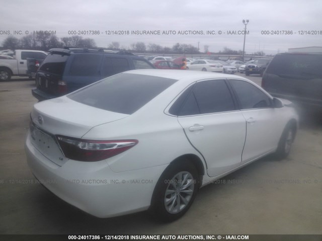 4T1BF1FK9HU726431 - 2017 TOYOTA CAMRY LE/XLE/SE/XSE თეთრი ფოტო 4
