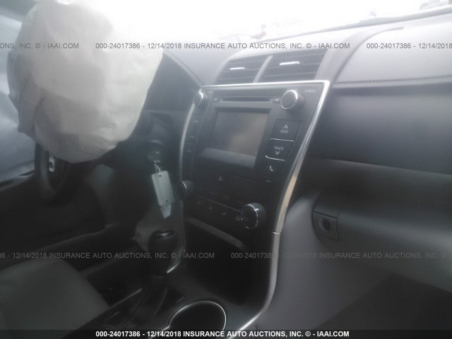 4T1BF1FK9HU726431 - 2017 TOYOTA CAMRY LE/XLE/SE/XSE თეთრი ფოტო 5